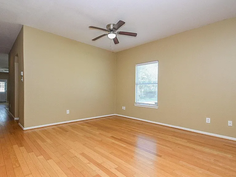 402 New Hope Ln — Photo 16