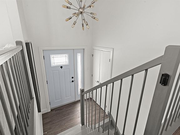 4th image of 212 Howe Ave