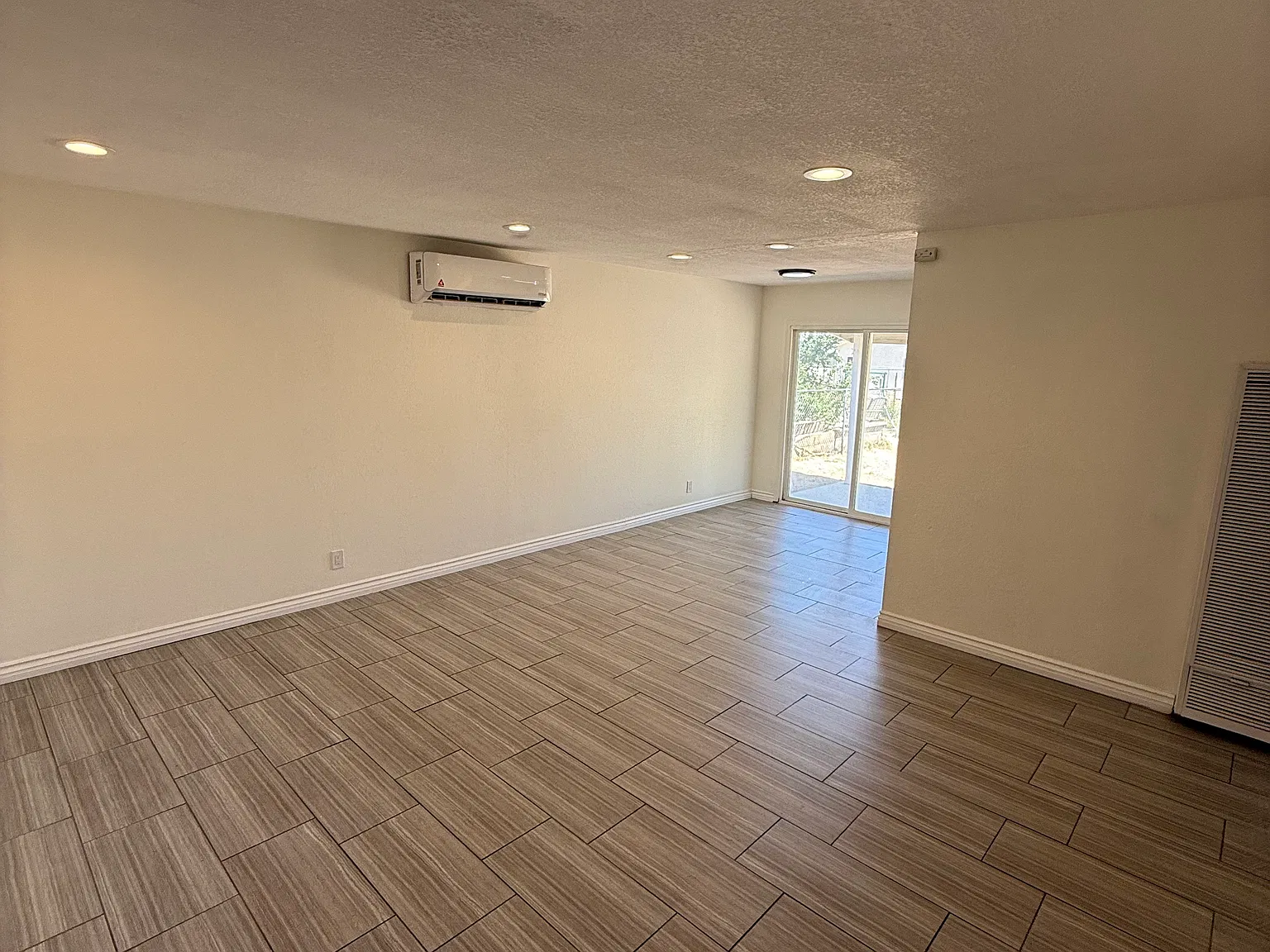 2 bed, 864 sqft, $2,050 — Photo 3