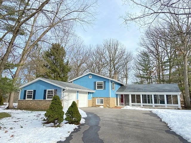 75 Oakwood Ln photo 1