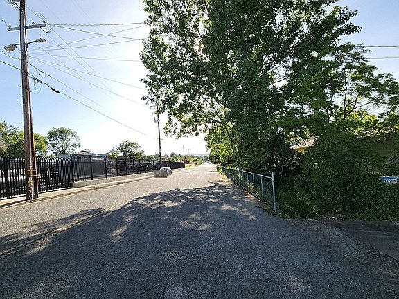 4th image of 320-330 16th St
