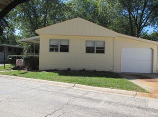 1196 Rainbow Ln, Elgin, IL 60123