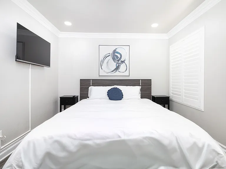 4302 Shetland Ln — Photo 24