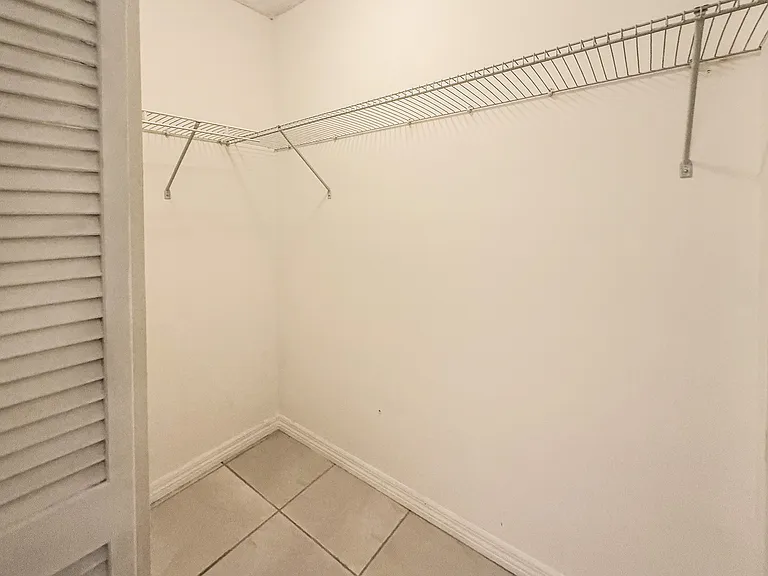 2604 Woodgate Ln #J-6 — Photo 9