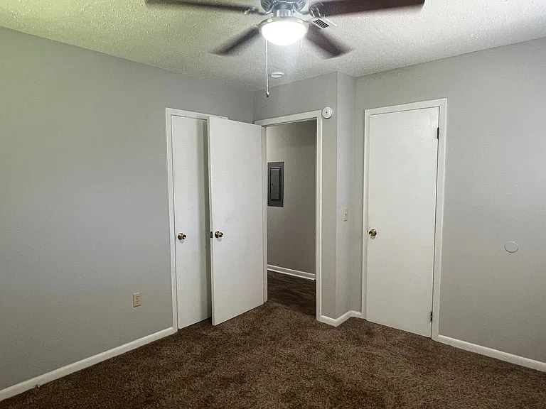 211 Laverne Dr — Photo 15