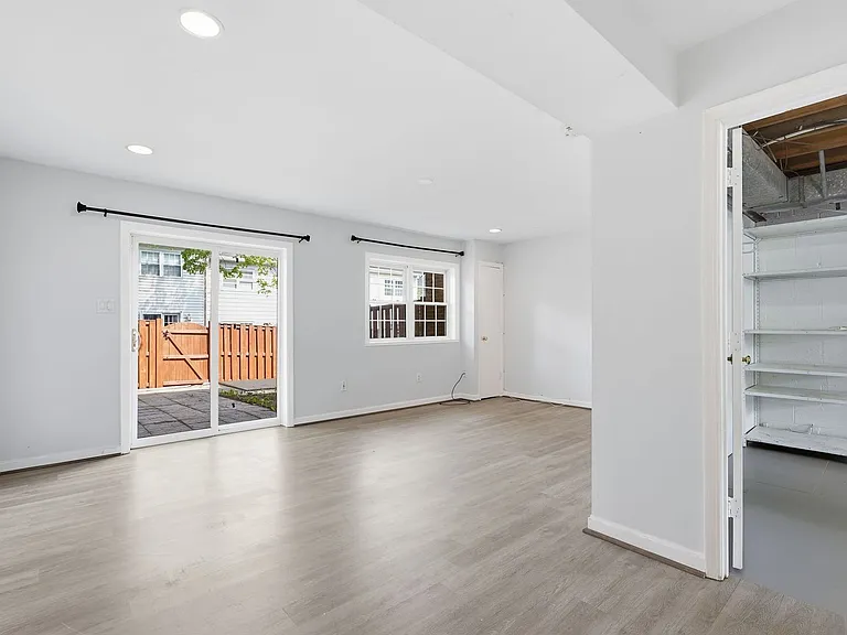 9178 Laurelwood Ct — Photo 32
