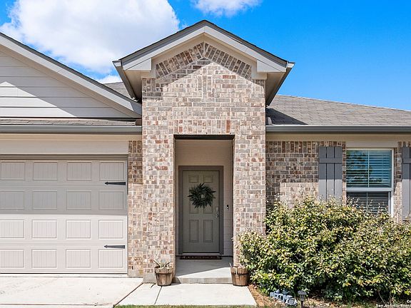 4th image of 723 Armadillo Dr