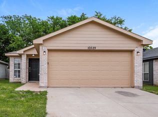 10529 Flamewood Dr, Fort Worth, TX 76140