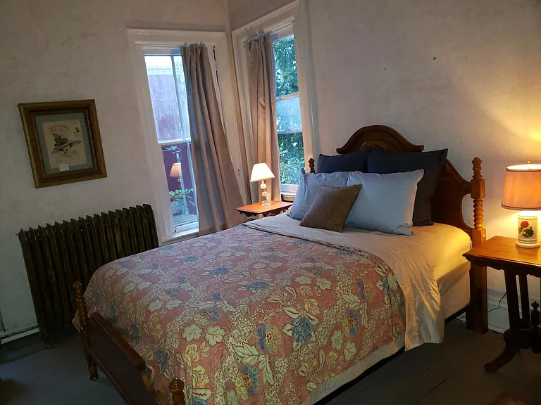The Rose Room with Queen bed