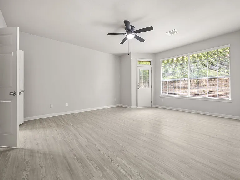 1604 Lakeway Blvd — Photo 11