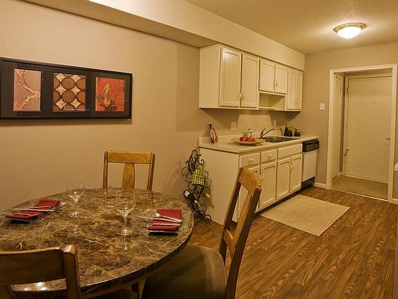 4th image of 5050 Grover St APT 9