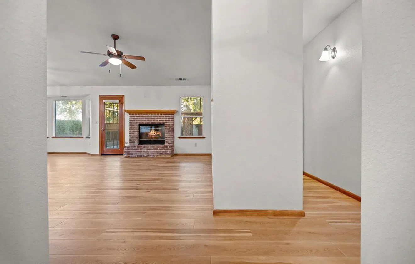 3 bed, 1360 sqft, $2,250 — Photo 3