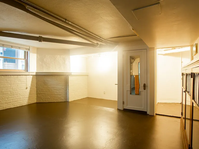 2266 NW Johnson St #4 — Photo 1