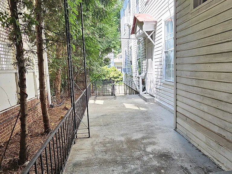 1202 Prince Edward St #2 — Photo 11