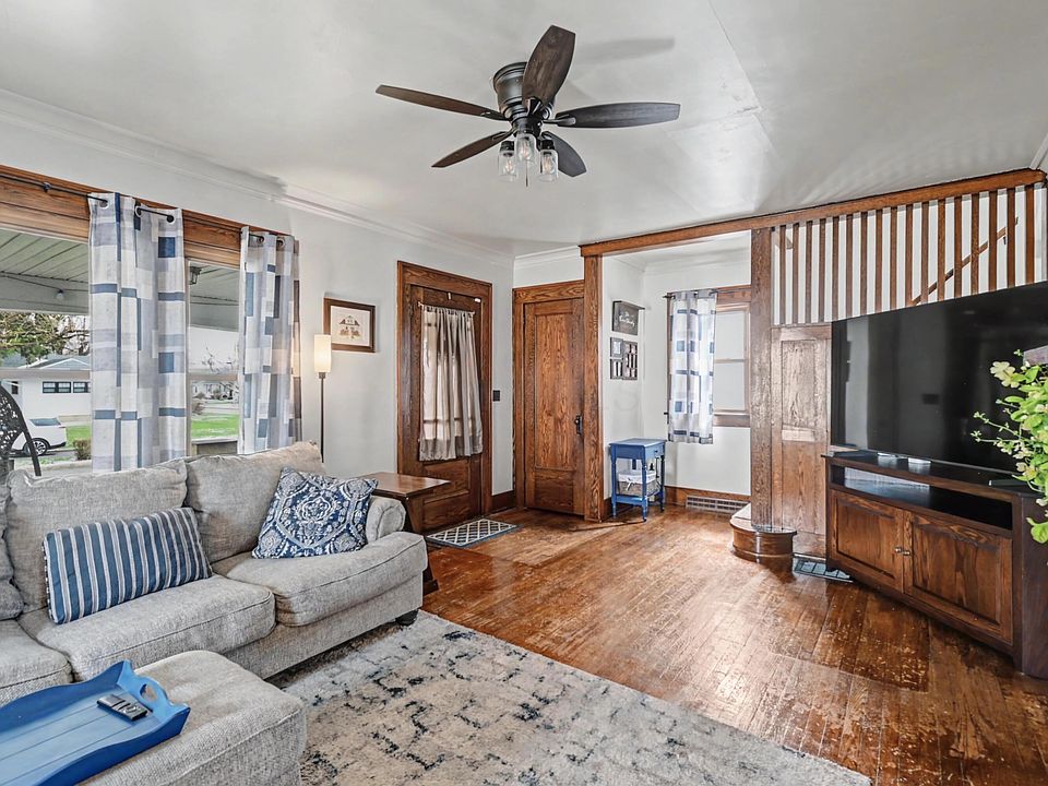 1027-02 ayさん 1027 Rogers St, Bucyrus, OH 44820 | Zillow