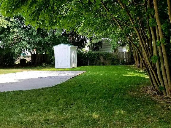 4th image of 185 Bartley Ave