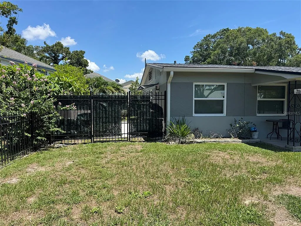 2 bed, 1.0 bath, 672 sqft, $1,500 — Photo 2