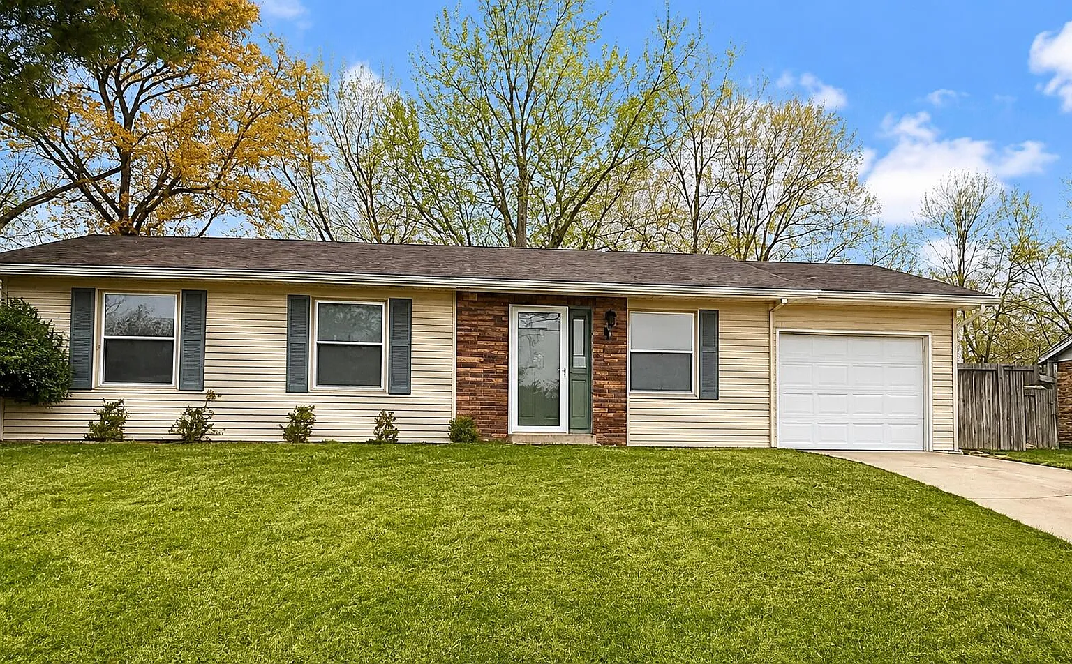3 bed, 1.5 bath, 1025 sqft, $1,800 — Photo 1