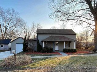810 Cherry St, Hopedale, IL 61747
