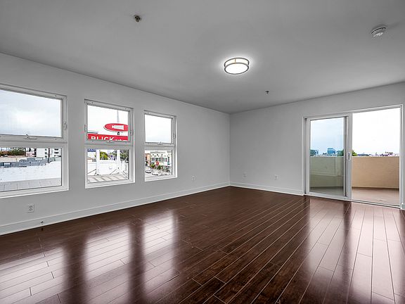 3rd image of 11551 Santa Monica Blvd APT 301