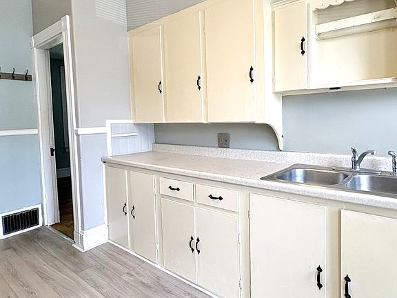 3rd image of 75 Whitney St #2