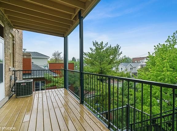 2nd image of 4048 W Warwick Ave #2