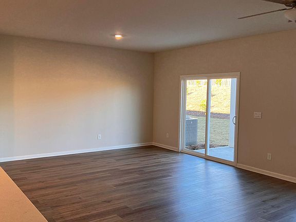 2nd image of 900 Sunny Lake Dr