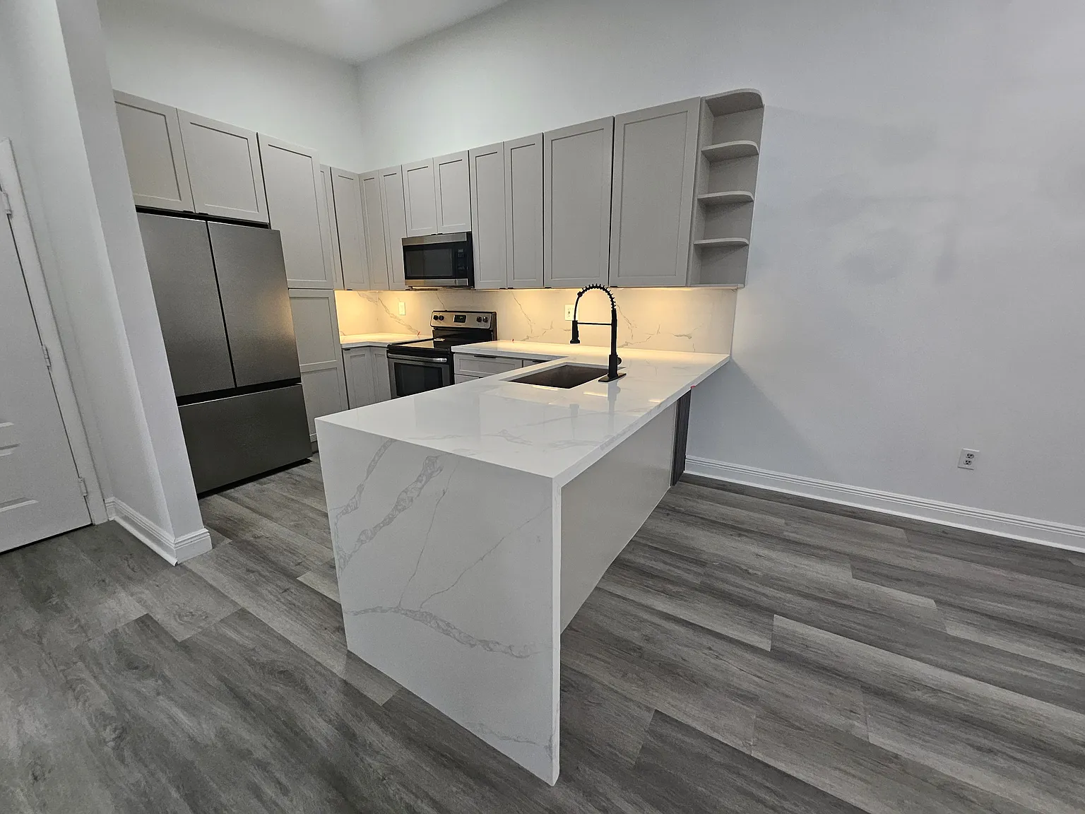 2 bed, 926 sqft, $2,790 — Photo 1
