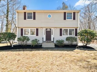 10 Hearthstone Dr, Burlington, MA 01803