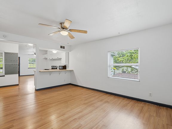 3rd image of 620 E Sears St