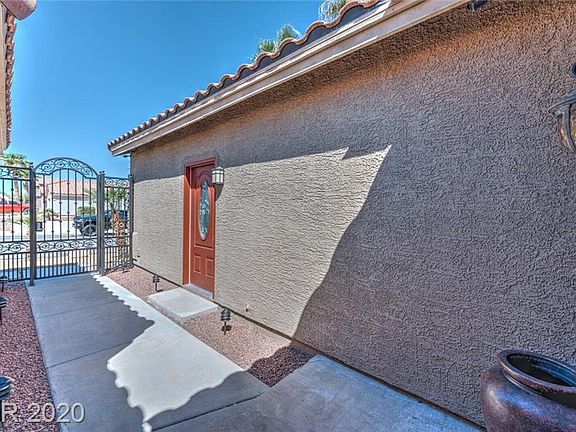 5th image of 749 Brightwater Dr