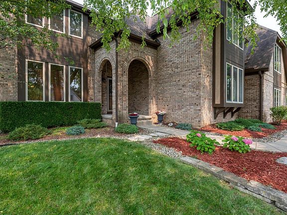 4th image of 734 Whithorn Ct