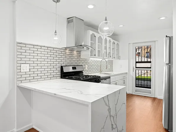 653 De Graw Street image 1 of 8