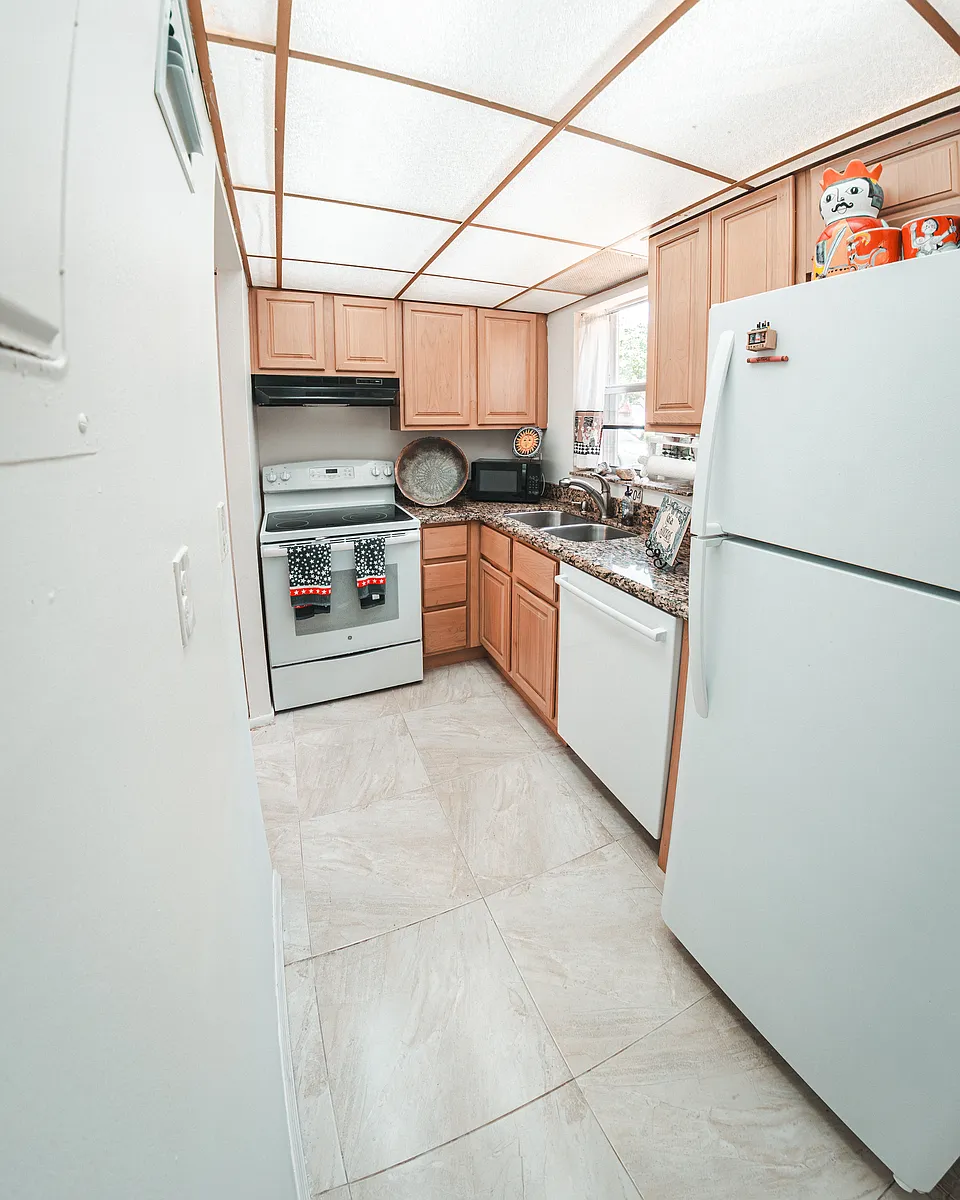 Building Photo - 204 Lake Frances Dr