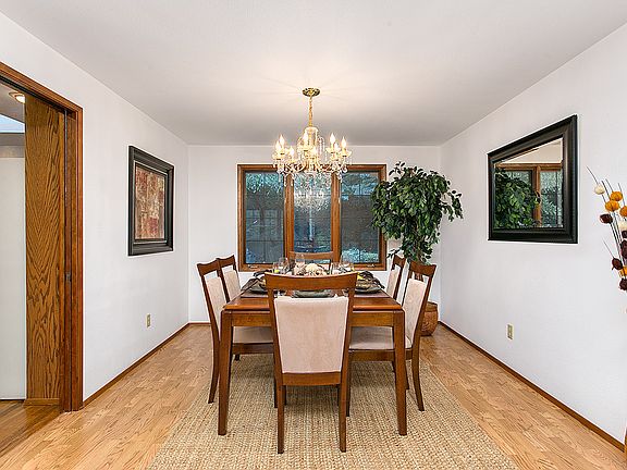 5th image of 10904 NE 39th Pl