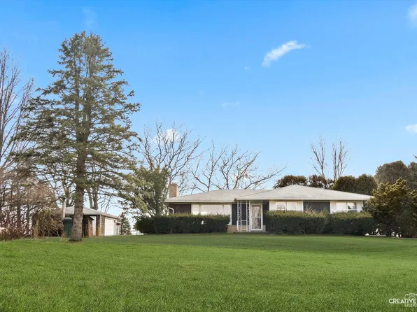 50W017 Perry Rd, Maple Park, IL 60151