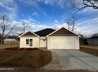 116 Village Cir, Cochran, GA 31014