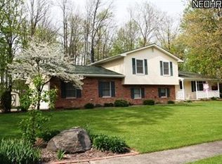335 Chatham Dr, Aurora, OH