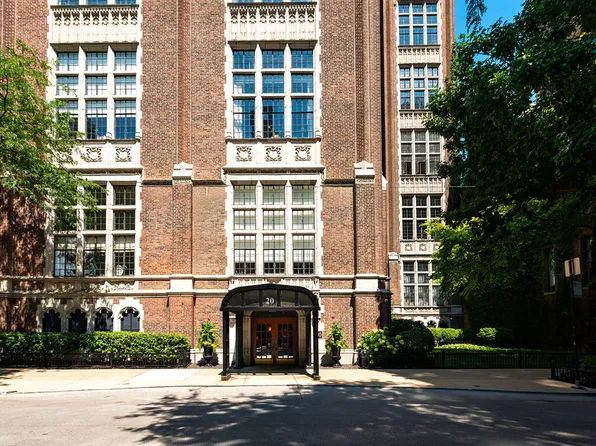 20 E Cedar St APT 17C, Chicago, IL 60611