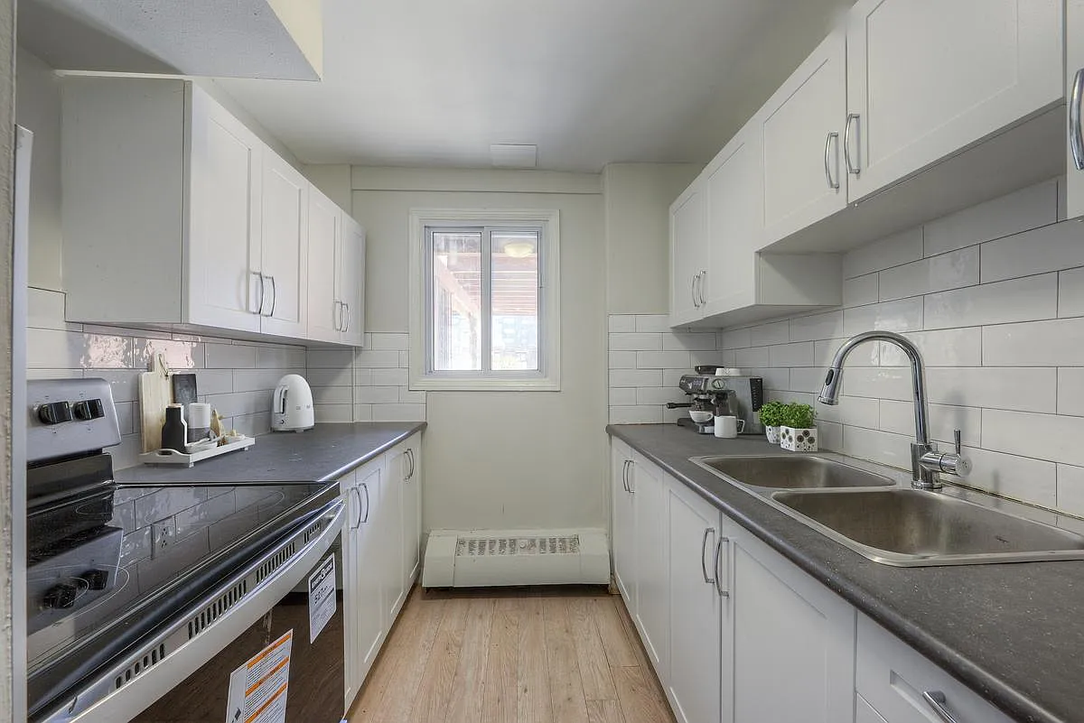 87 Silver Springs Boulevard — Photo 3
