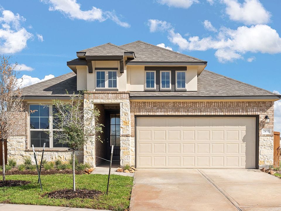 Welcome home to 2433 Fairway Harbor Drive located in the master planned community of Sunterra and zo