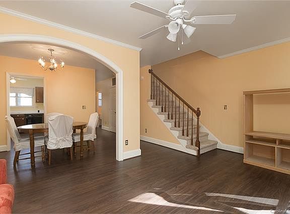 3rd image of 7302 Meadow Glen Dr