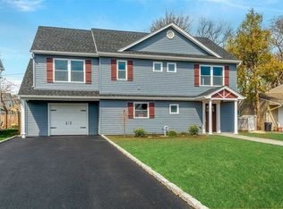 11 Trumpet Ln, Levittown, NY 11756