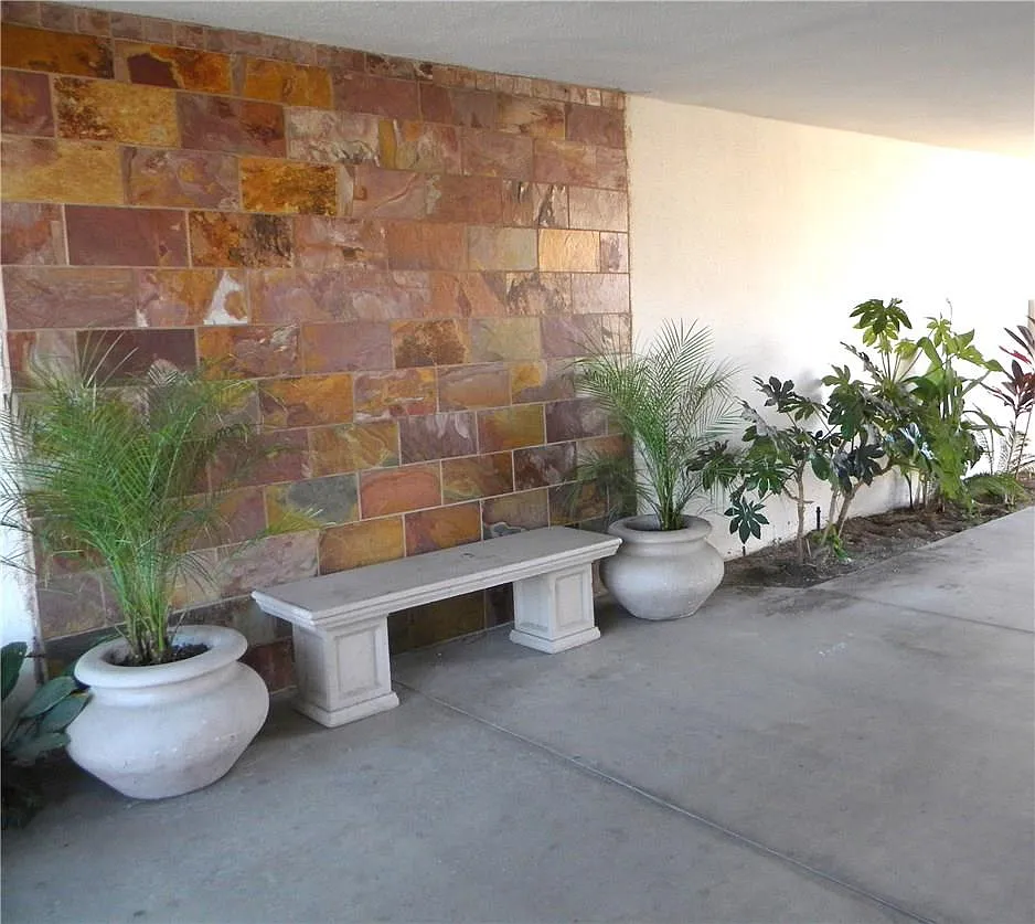 Great Rental for 2 bedroom and 1 bath In Highland. — Photo 4