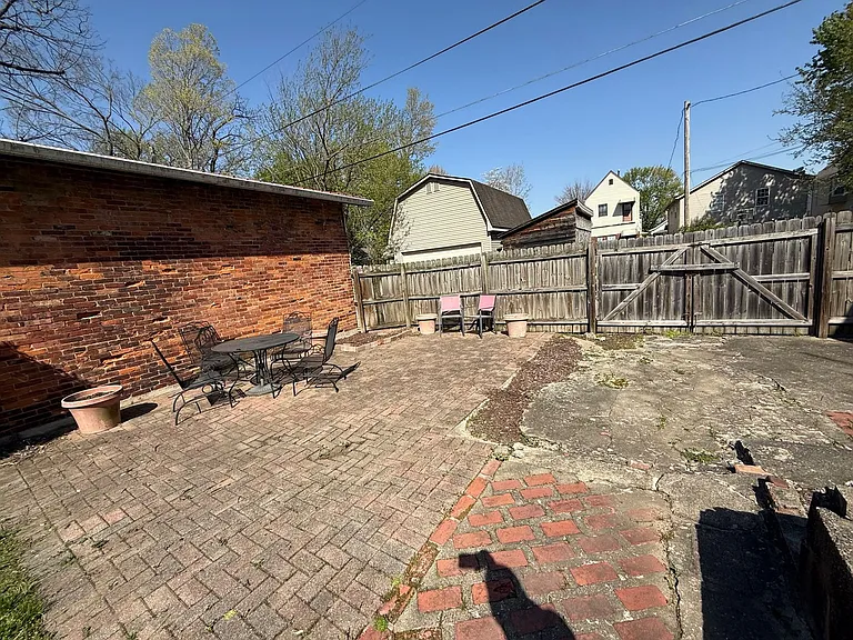 1603 E Oak St #1 — Photo 16