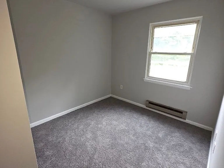1090 Williamsburg Rd — Photo 13