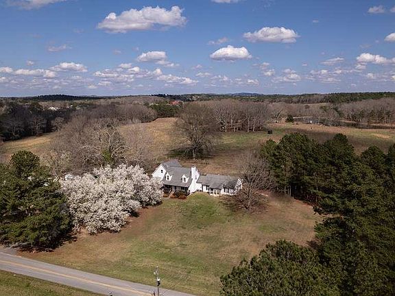 4th image of 957 Bethlehem Rd