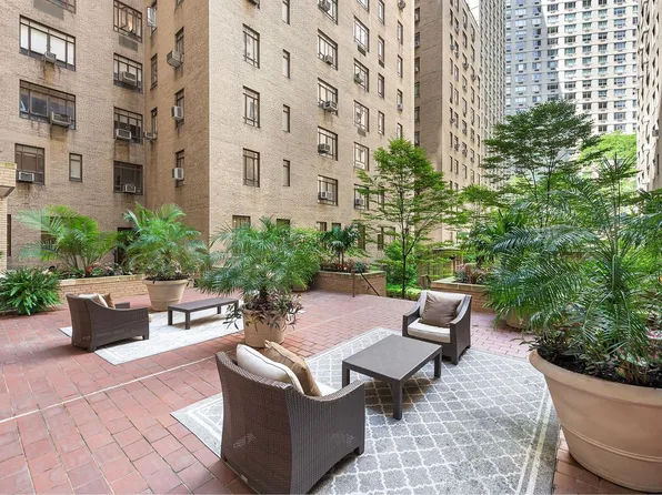 25 Central Park West image 17 of 21