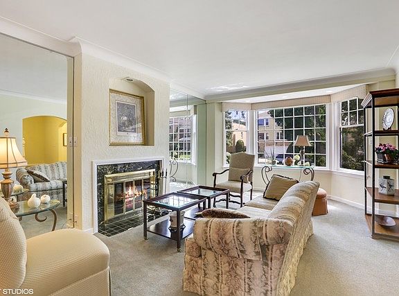 4th image of 2926 W Balmoral Ave