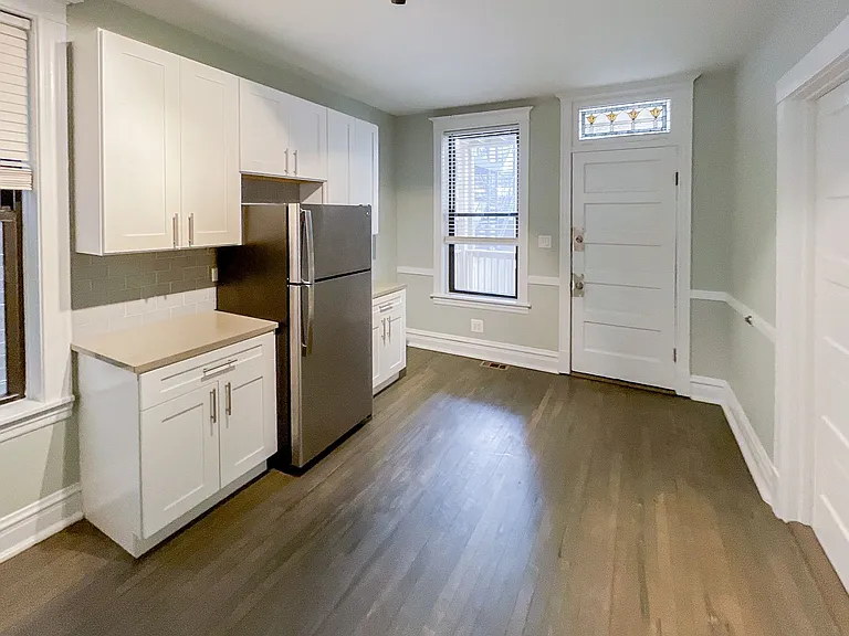 2730 N Wayne Ave — Photo 6